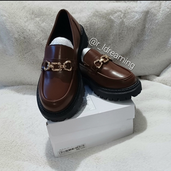 No Brand Shoes - NIB Women's Brown Chain-Accent Leather Loafers Size 39 (US 8.5)